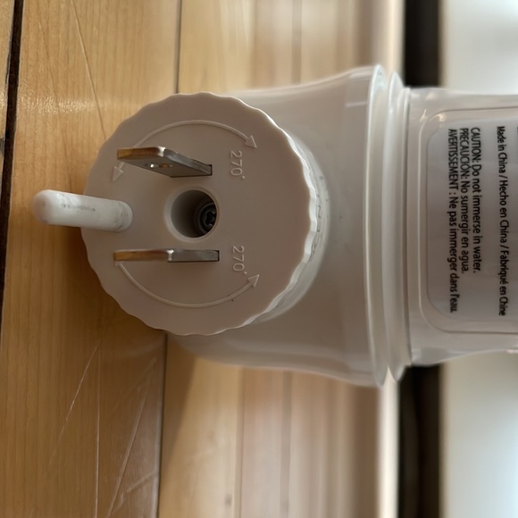 BRAND NEW - White Scentsy Wall Fan Diffuser & 8 Scented Pods - Picture 6 of 6